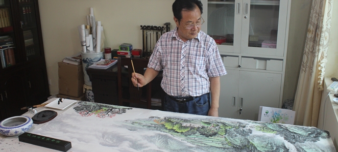 林平国老师在作画